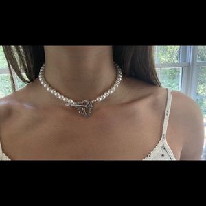 handmade butterfly clasp pearl necklace